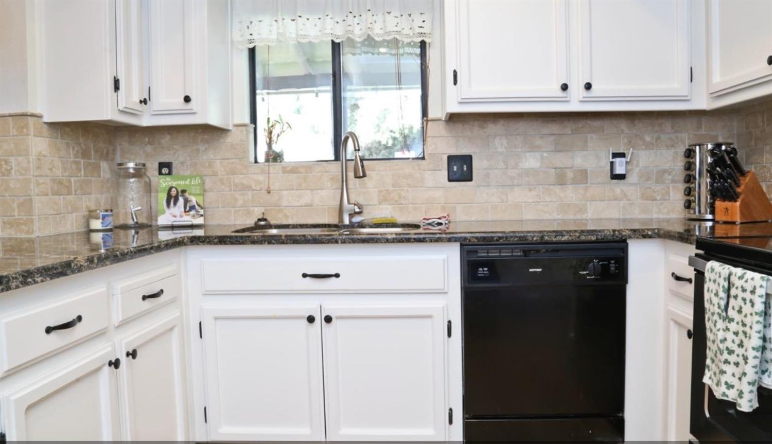 344 Mckelvy Ave, Clovis, CA 93611