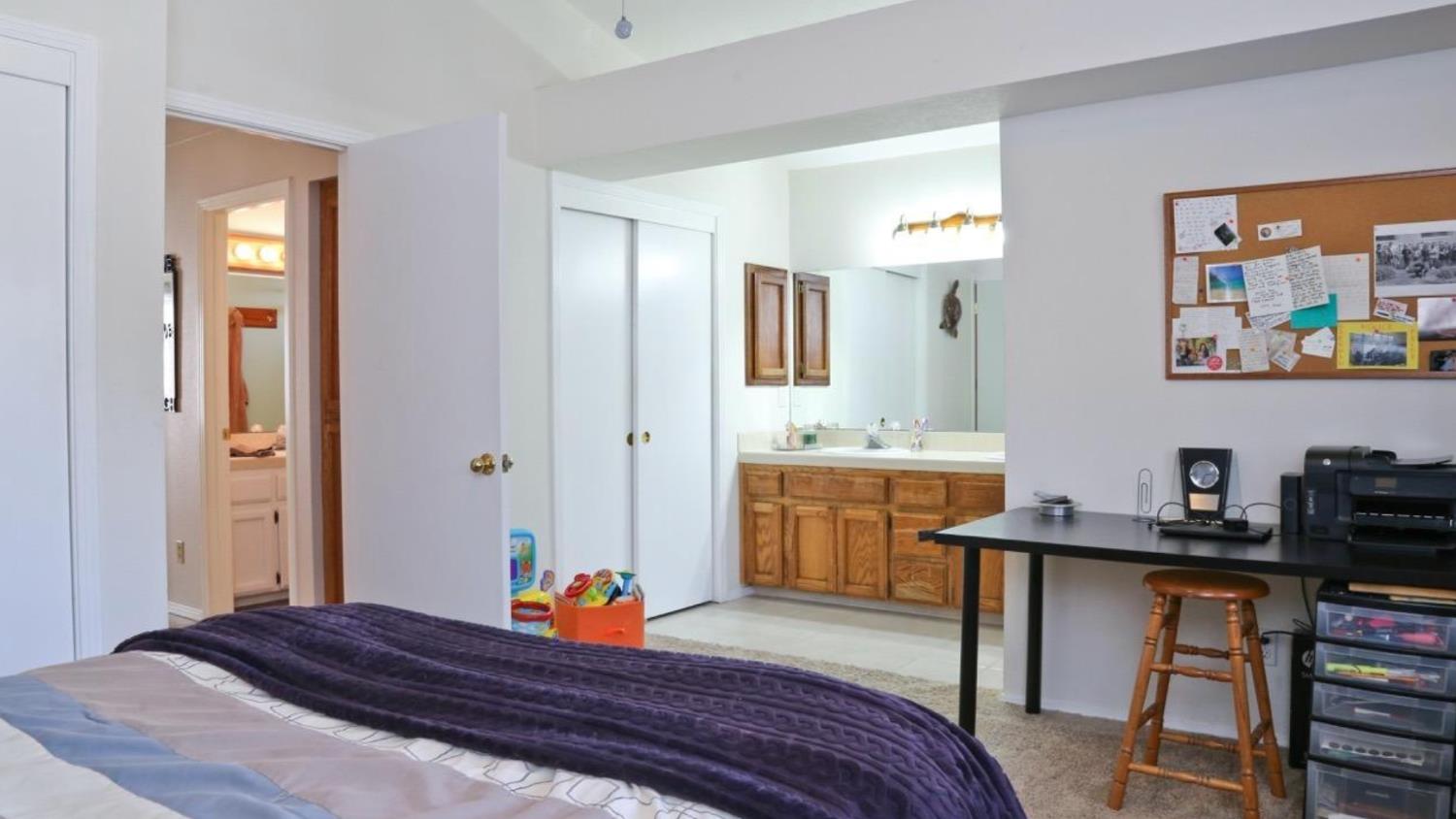 344 Mckelvy Ave, Clovis, CA 93611