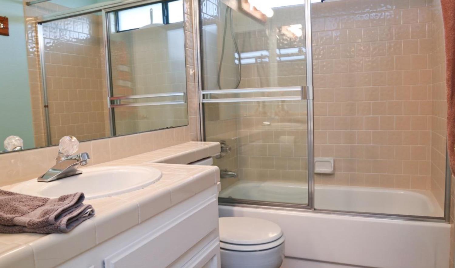 344 Mckelvy Ave, Clovis, CA 93611