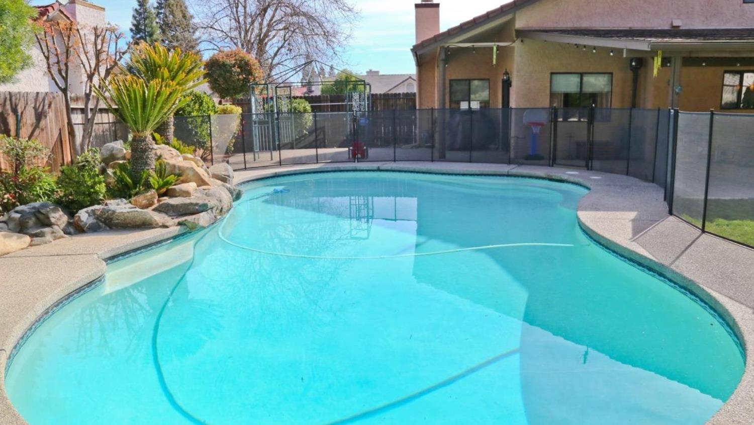 344 Mckelvy Ave, Clovis, CA 93611