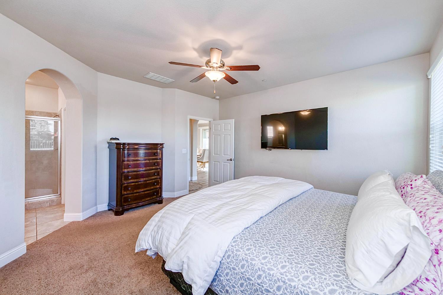 1728 E Green Sage Ave, Fresno, CA 93730