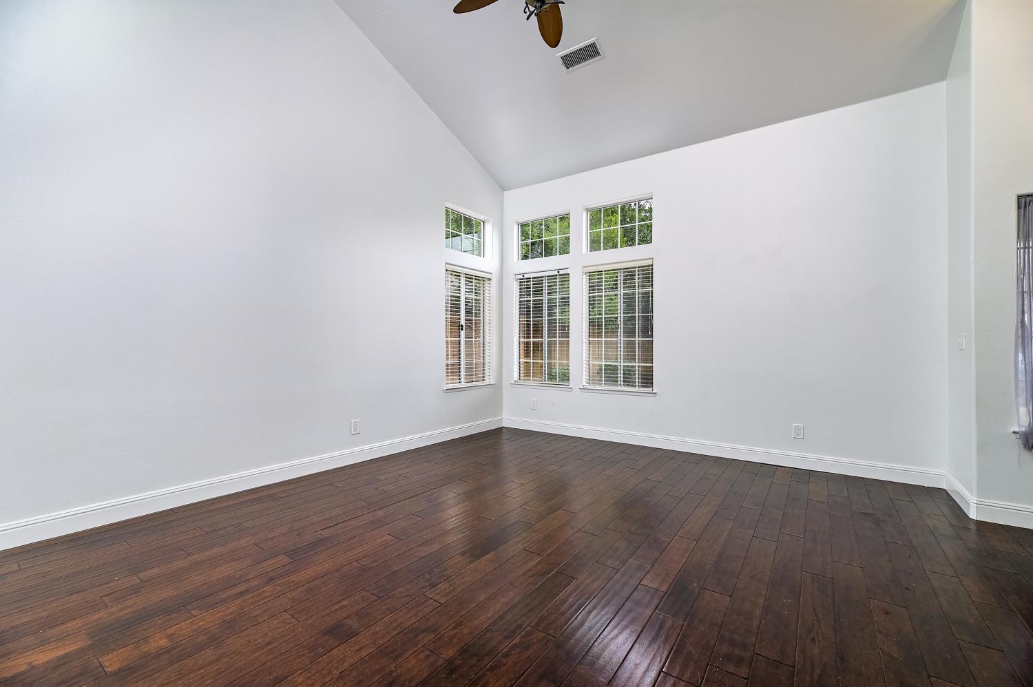 10752 N Windham Bay Cir, Fresno, CA 93730