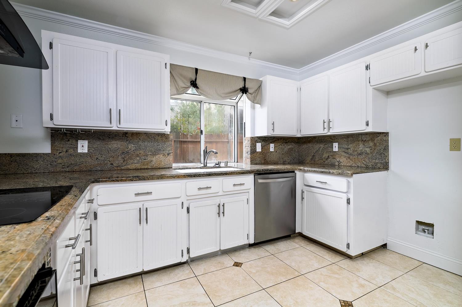 10752 N Windham Bay Cir, Fresno, CA 93730