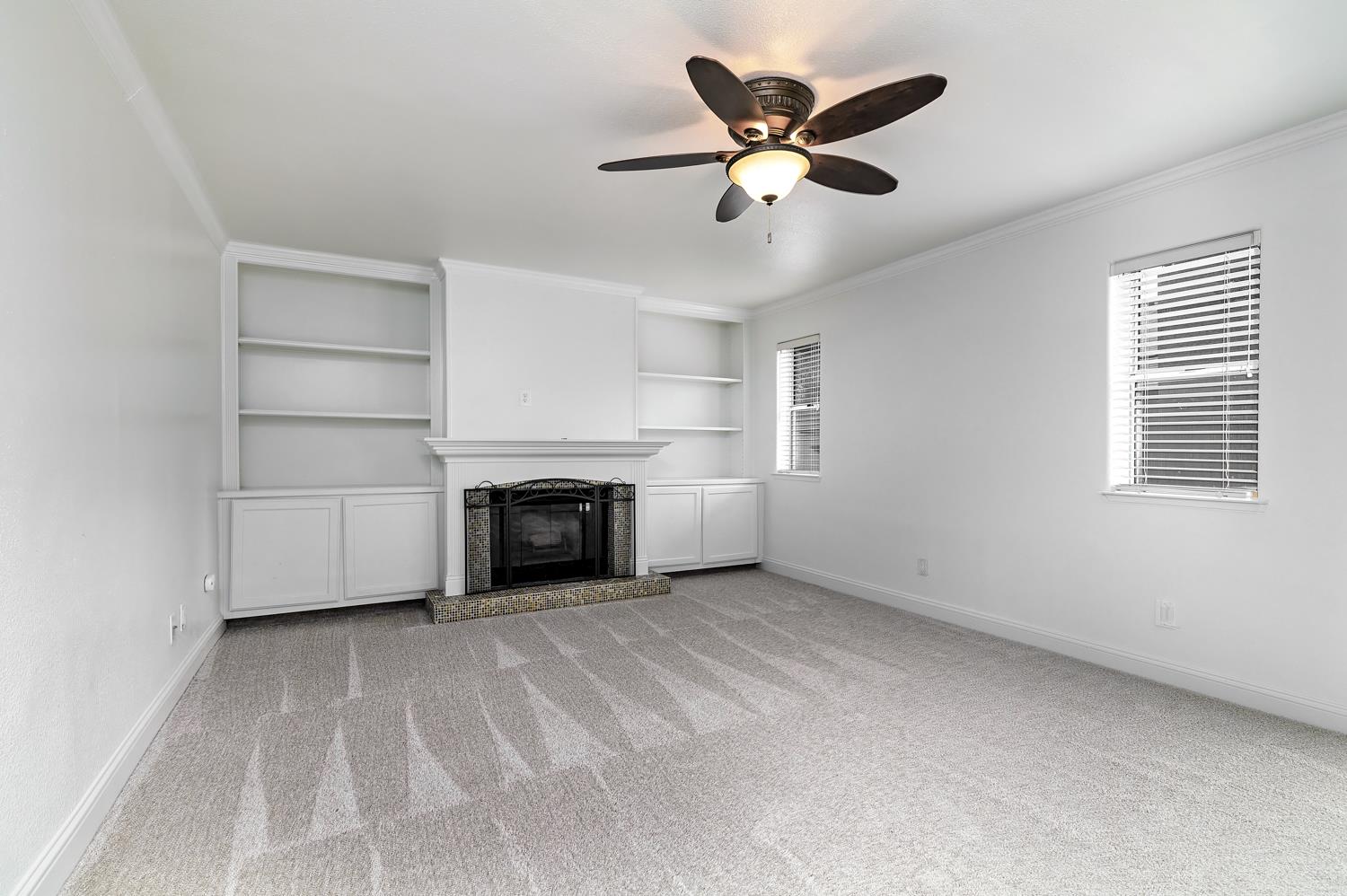 10752 N Windham Bay Cir, Fresno, CA 93730