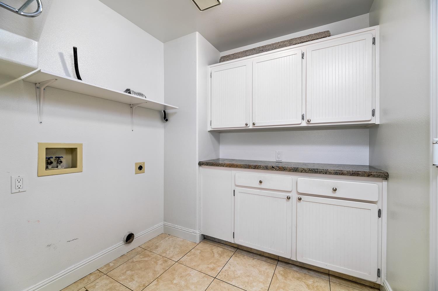 10752 N Windham Bay Cir, Fresno, CA 93730