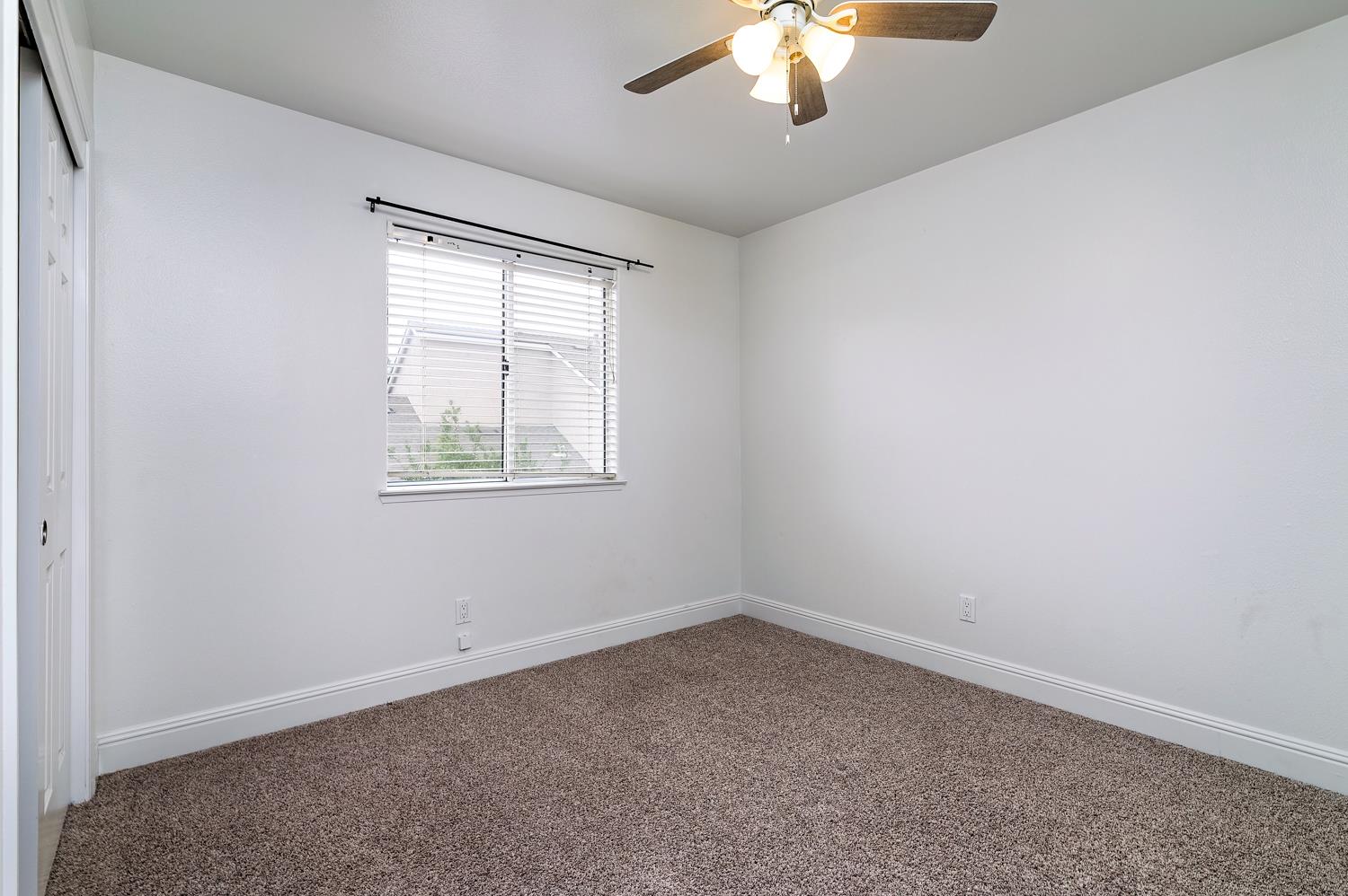 10752 N Windham Bay Cir, Fresno, CA 93730