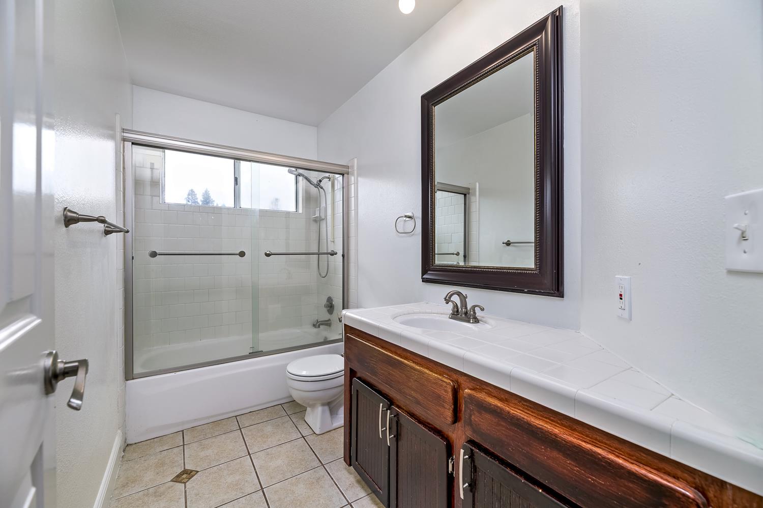 10752 N Windham Bay Cir, Fresno, CA 93730