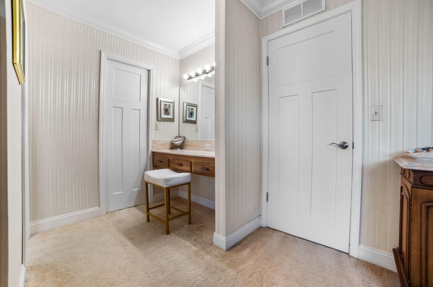 9193 N Fowler Ave, Clovis, CA 93619