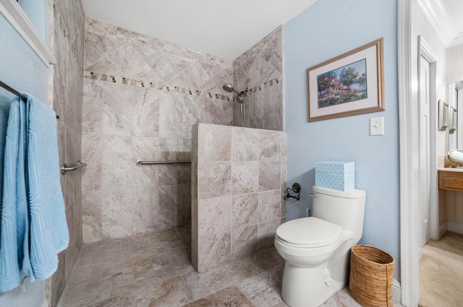 9193 N Fowler Ave, Clovis, CA 93619