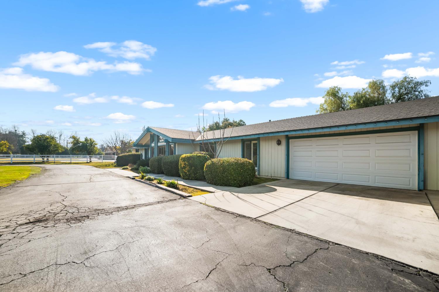 9193 N Fowler Ave, Clovis, CA 93619