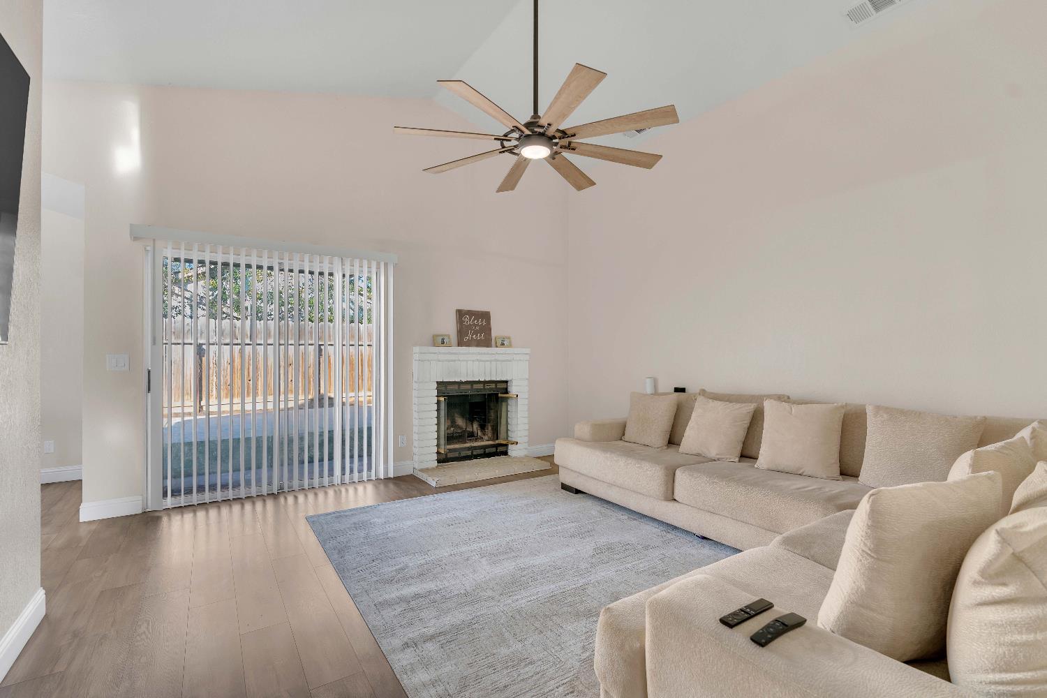 3516 W Dovewood Ave, Fresno, CA 93711