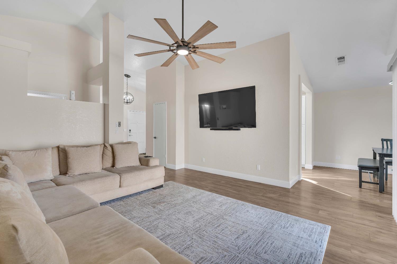 3516 W Dovewood Ave, Fresno, CA 93711