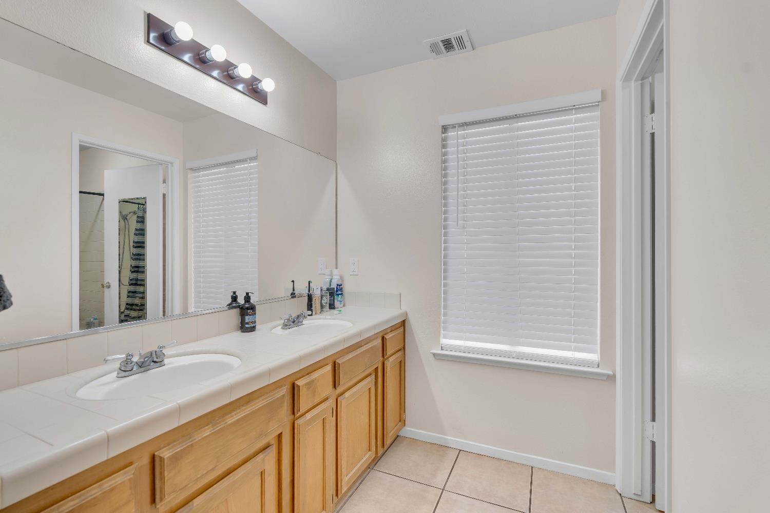 3516 W Dovewood Ave, Fresno, CA 93711