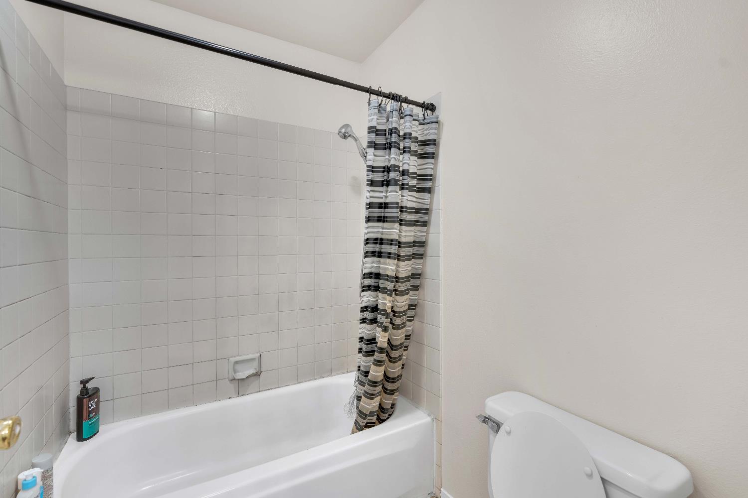 3516 W Dovewood Ave, Fresno, CA 93711