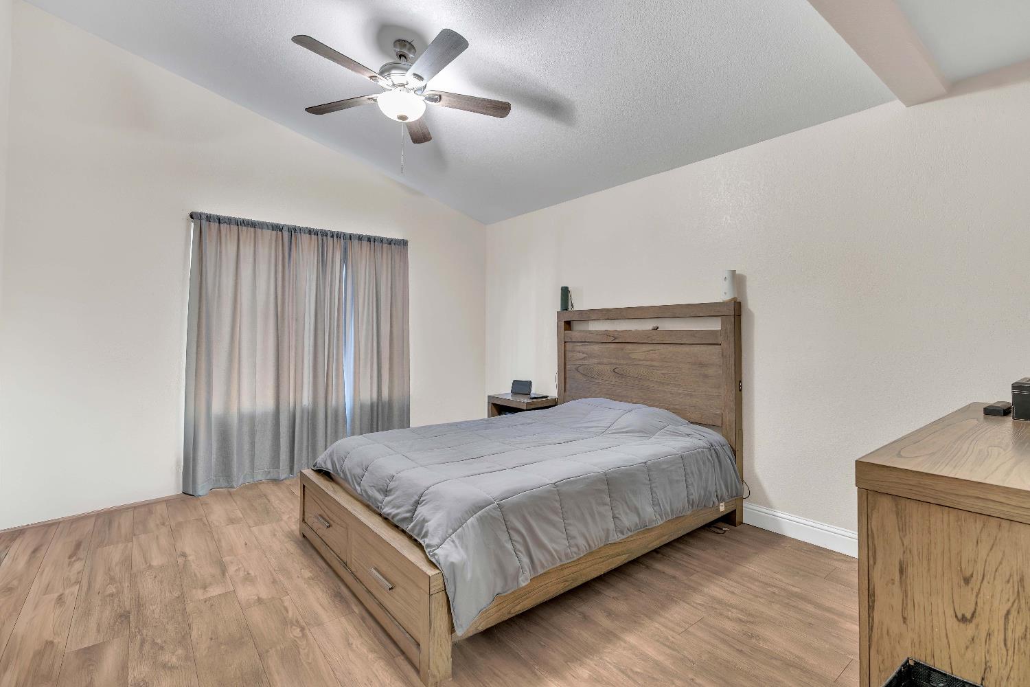 3516 W Dovewood Ave, Fresno, CA 93711