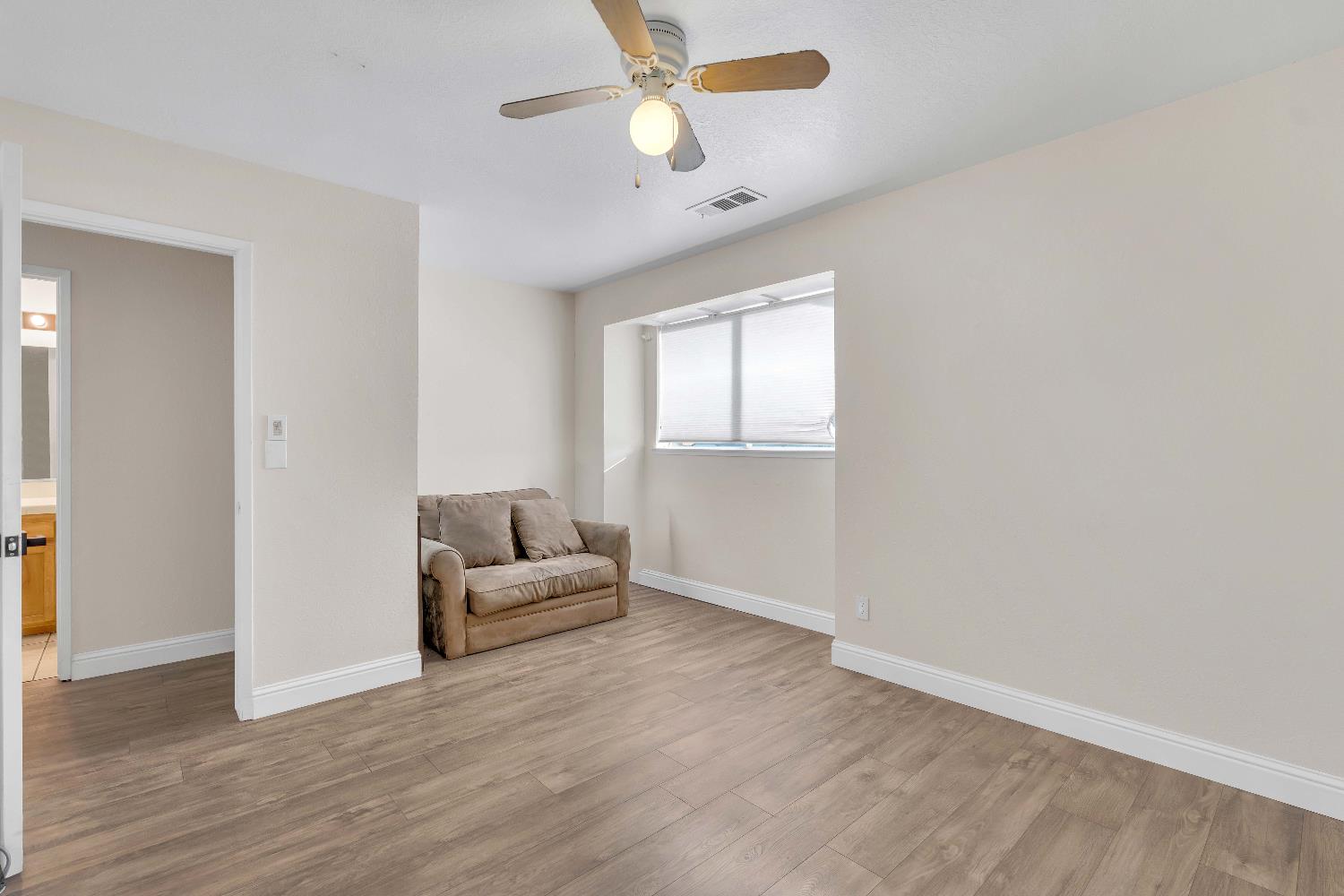 3516 W Dovewood Ave, Fresno, CA 93711