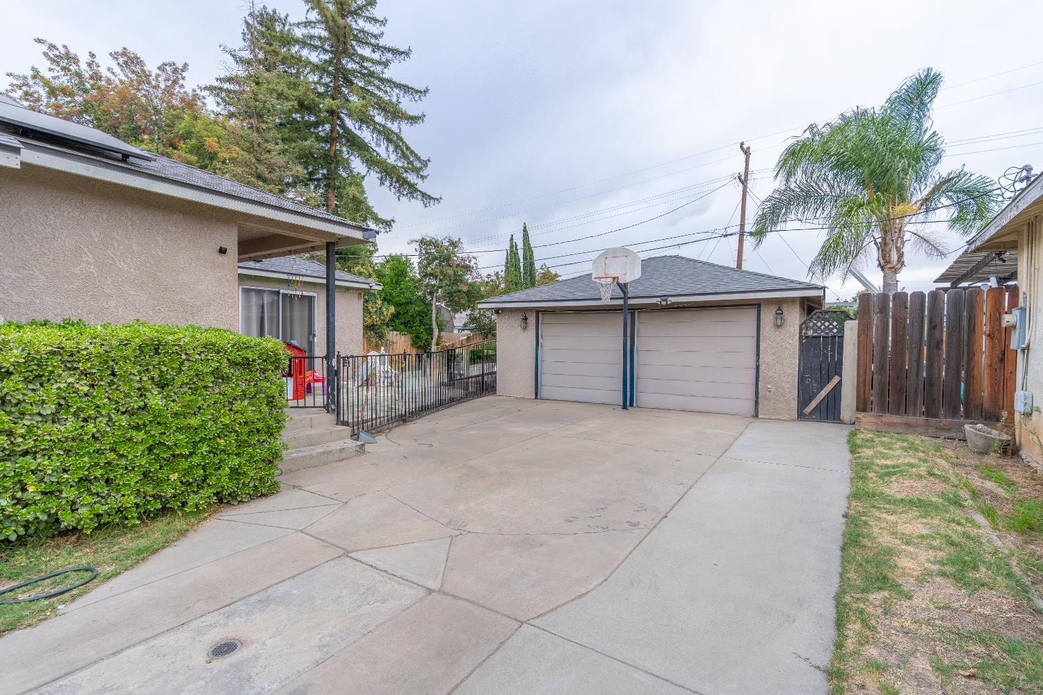 3343 E Weldon Ave, Fresno, CA 93703