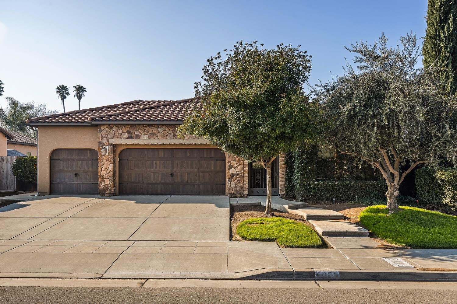 6065 N Sycamore Ave, Fresno, CA 93723