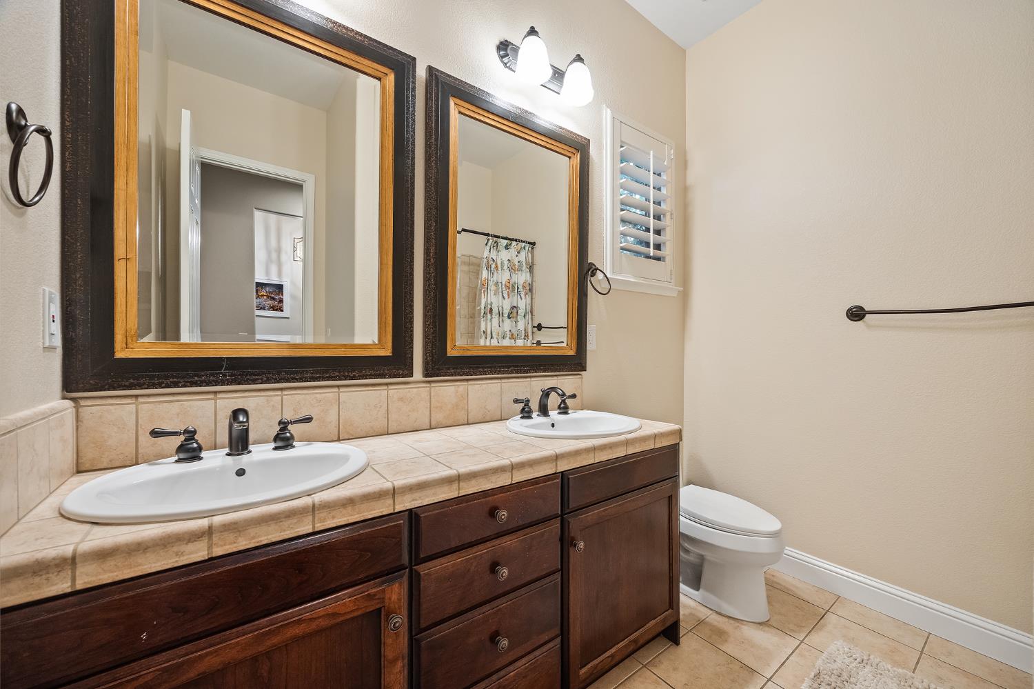 6065 N Sycamore Ave, Fresno, CA 93723