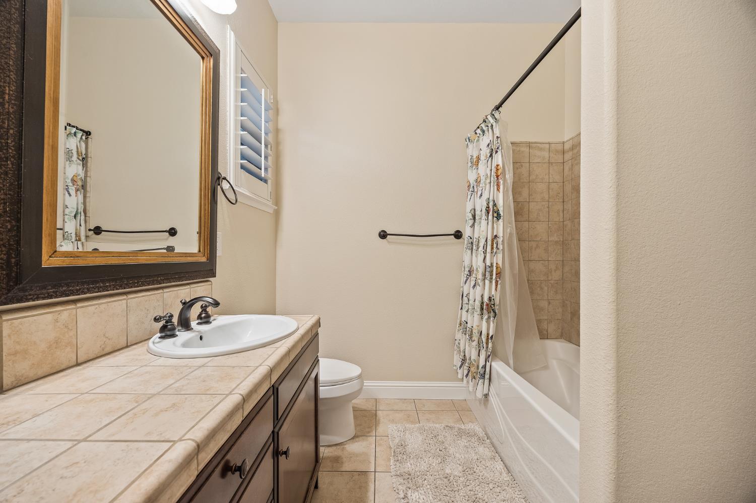 6065 N Sycamore Ave, Fresno, CA 93723