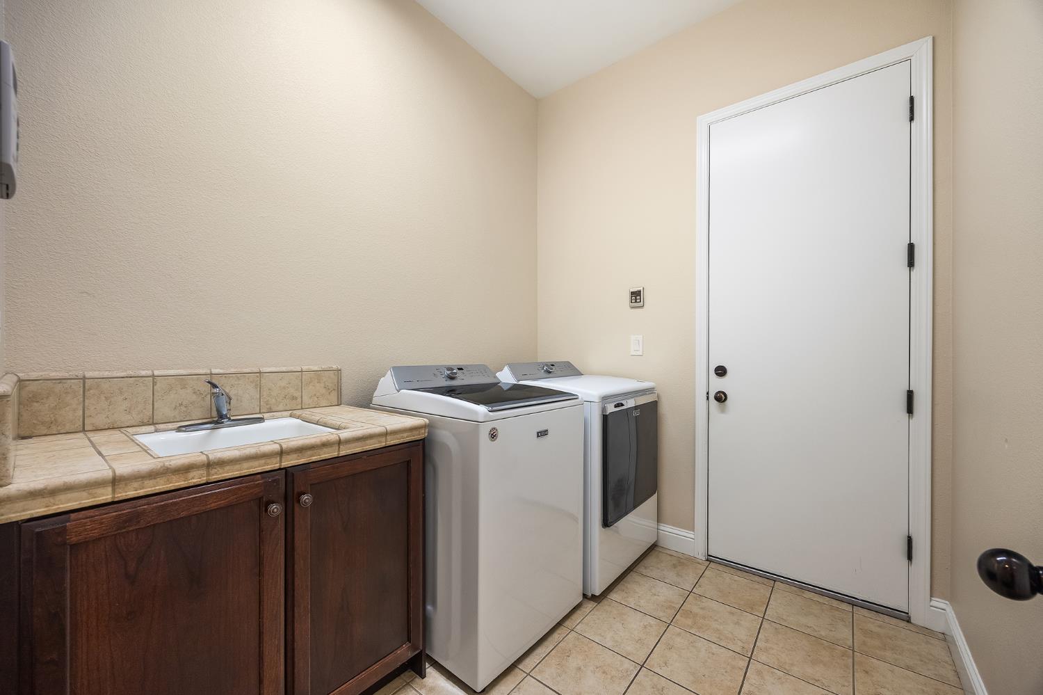 6065 N Sycamore Ave, Fresno, CA 93723