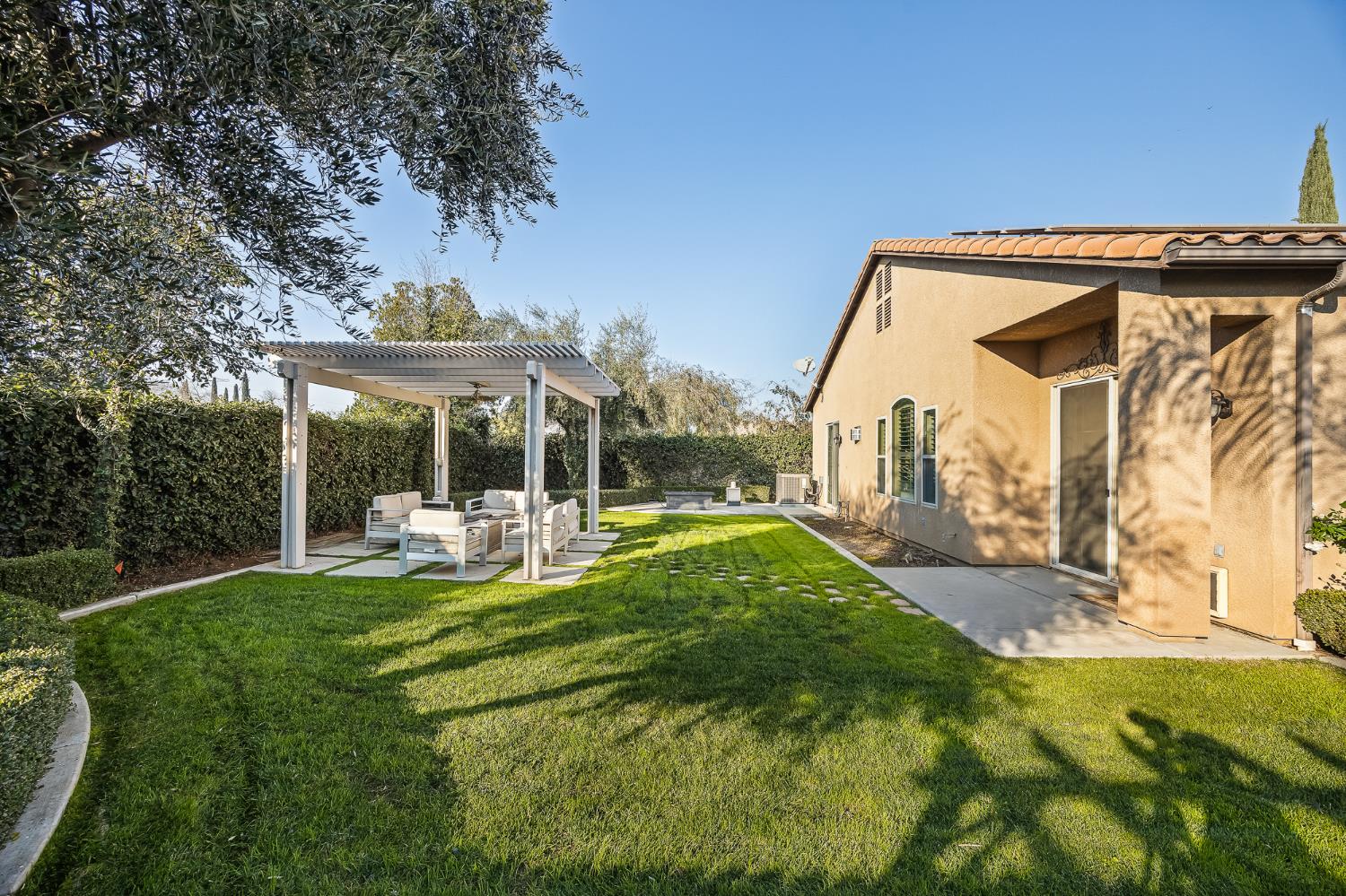 6065 N Sycamore Ave, Fresno, CA 93723