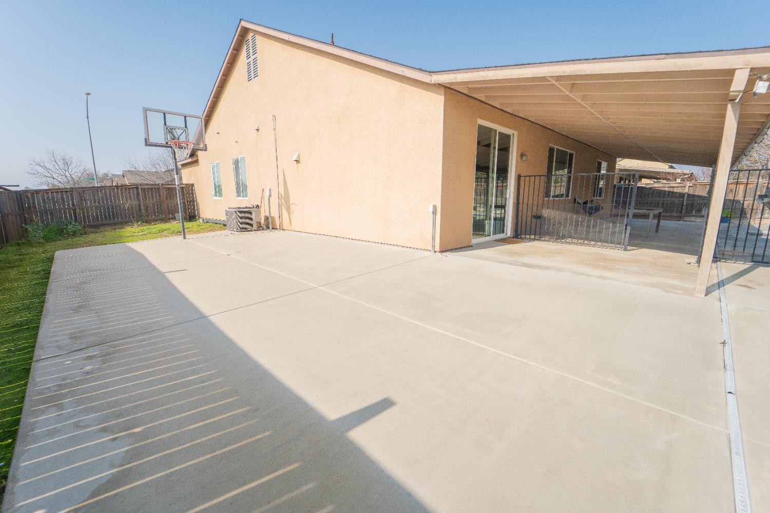 900 Heather, Dinuba, CA 93618