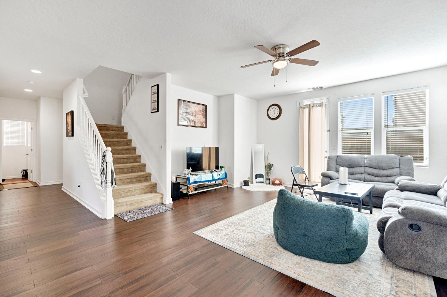 4421 W Pinsapo Dr, Fresno, CA 93722