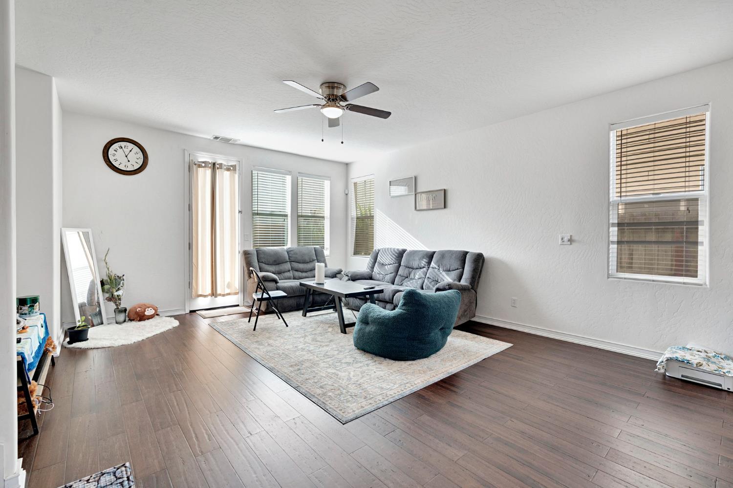 4421 W Pinsapo Dr, Fresno, CA 93722