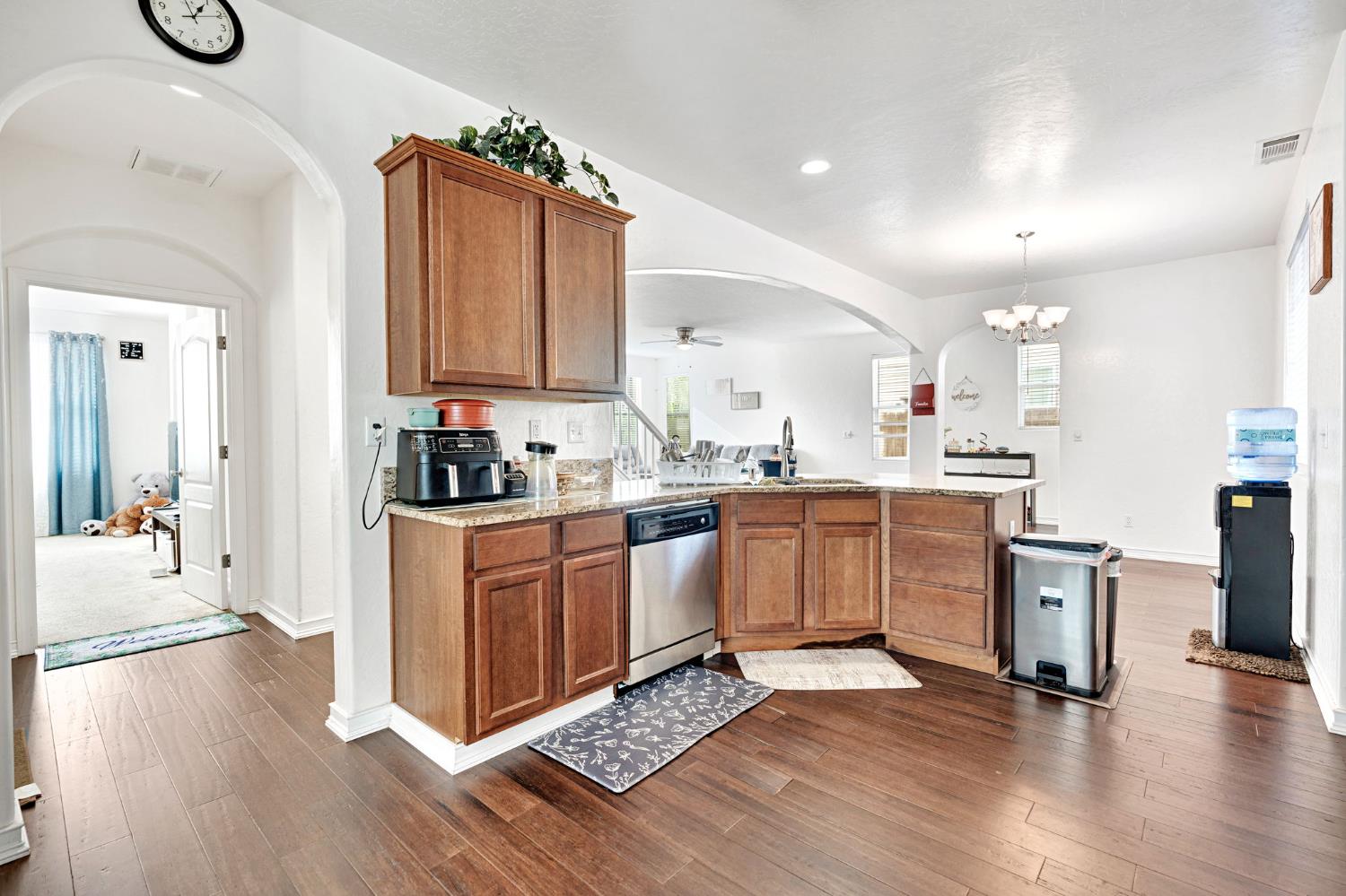 4421 W Pinsapo Dr, Fresno, CA 93722