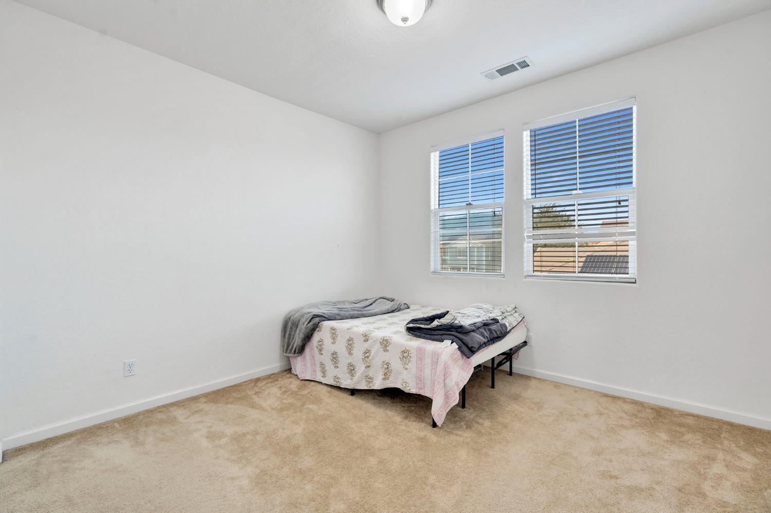 4421 W Pinsapo Dr, Fresno, CA 93722