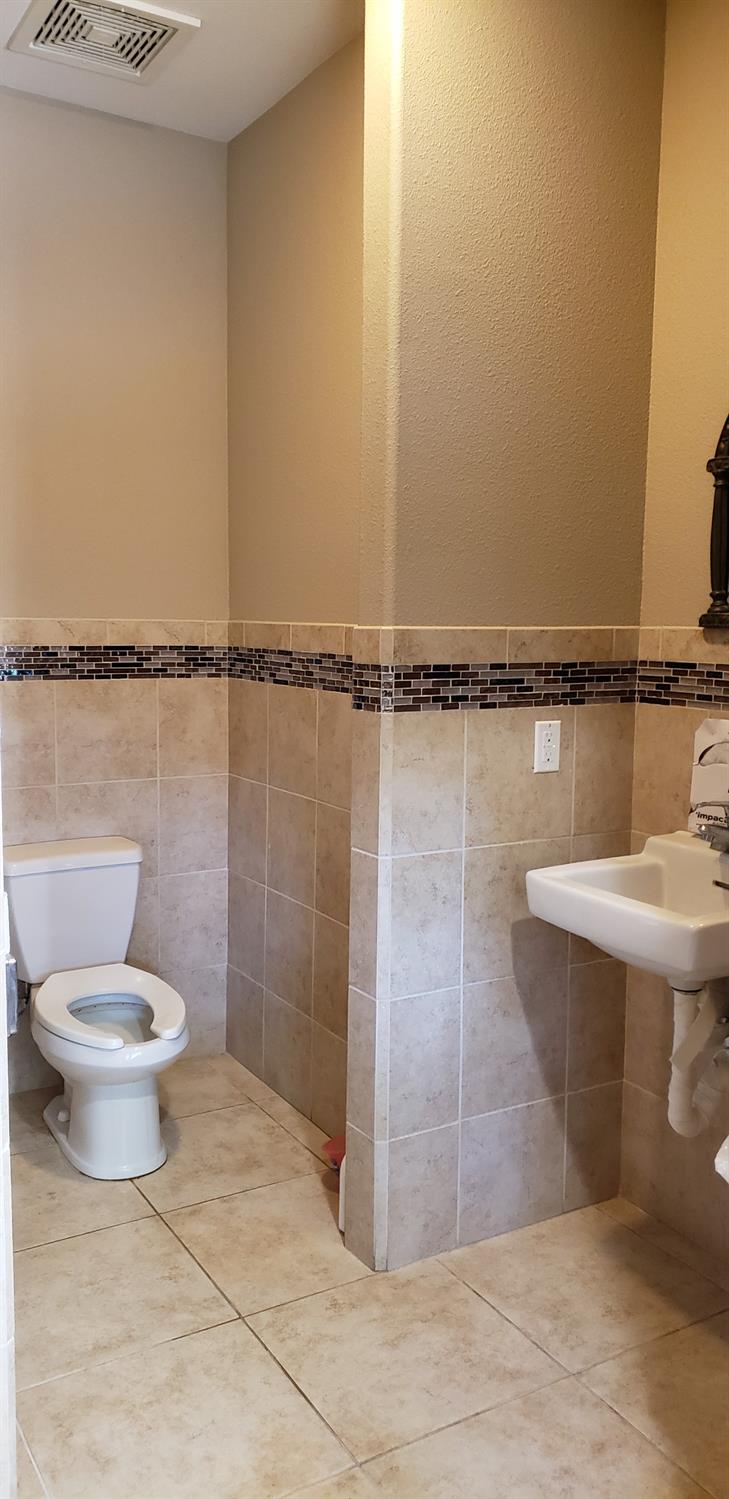 2531 Howard Rd, Madera, CA 93637