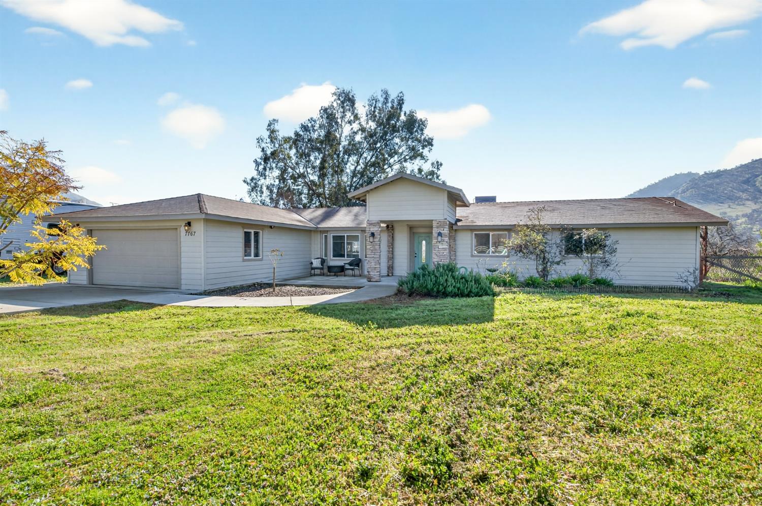 7767 Buckhorn Dr, Sanger, CA 93657