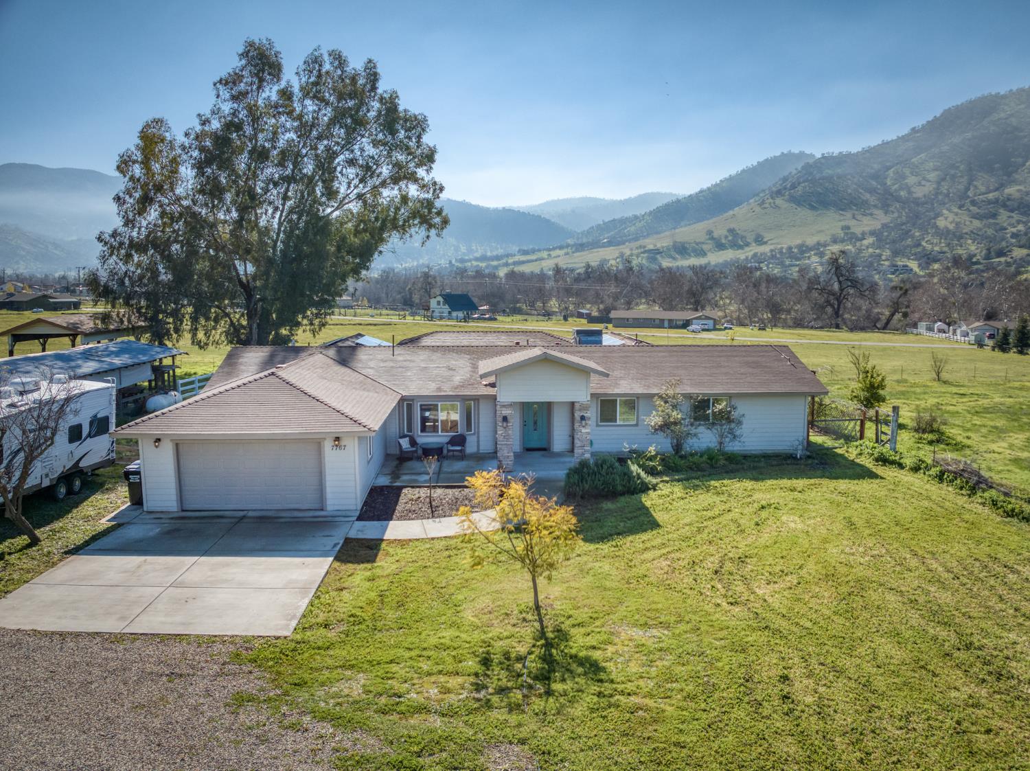 7767 Buckhorn Dr, Sanger, CA 93657