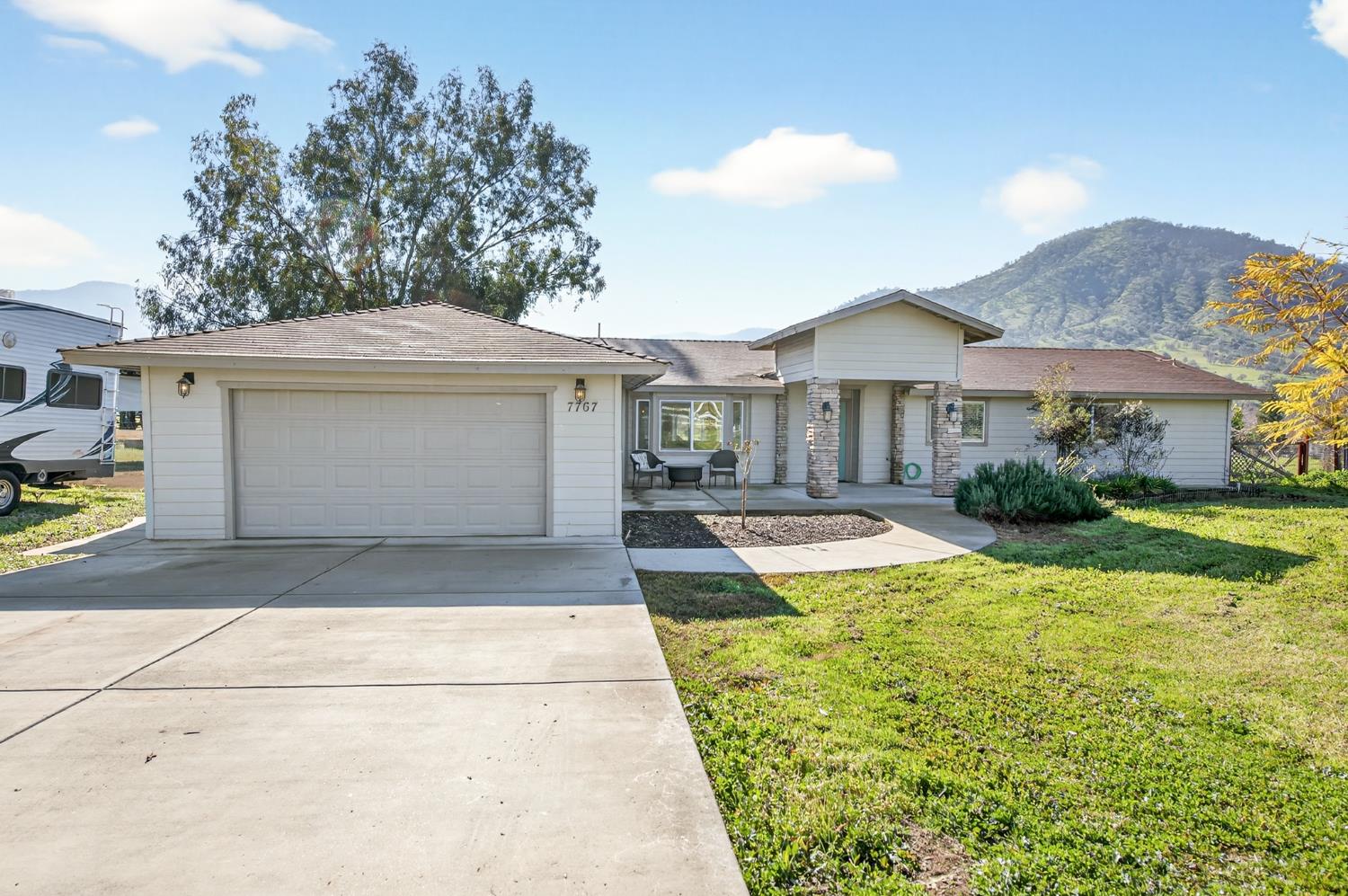 7767 Buckhorn Dr, Sanger, CA 93657