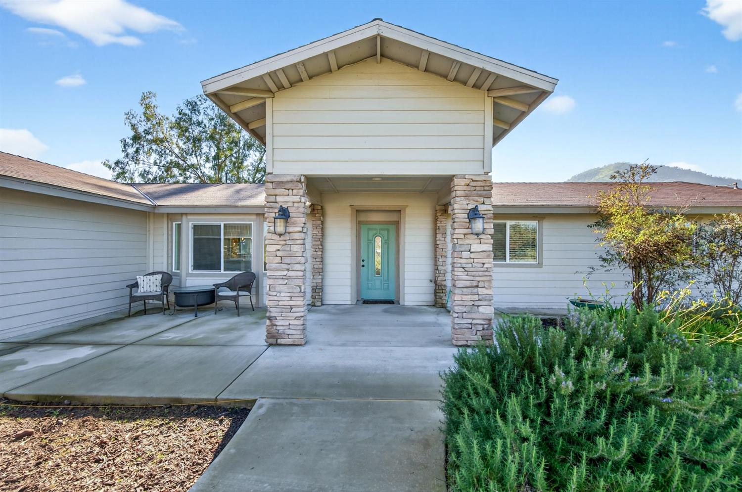 7767 Buckhorn Dr, Sanger, CA 93657