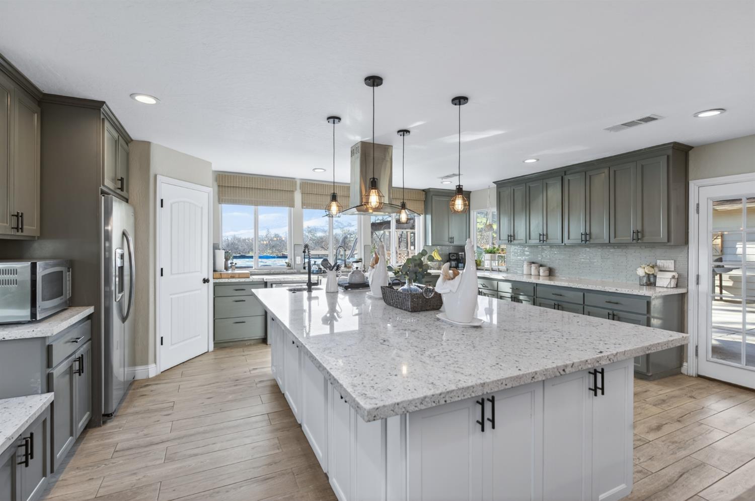 7767 Buckhorn Dr, Sanger, CA 93657