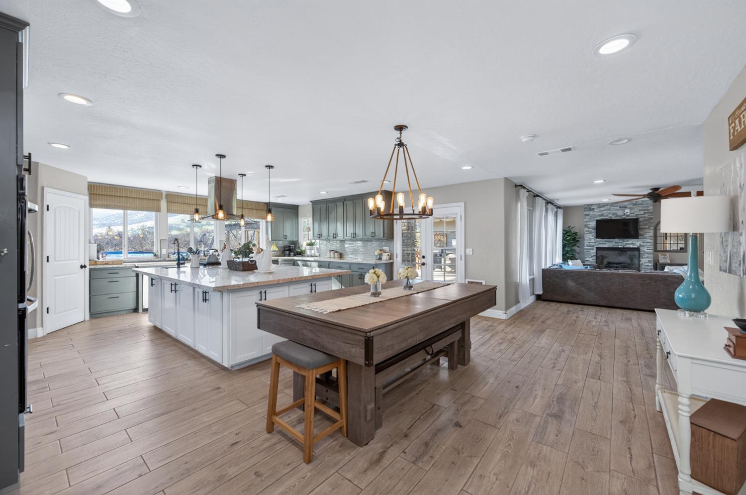 7767 Buckhorn Dr, Sanger, CA 93657