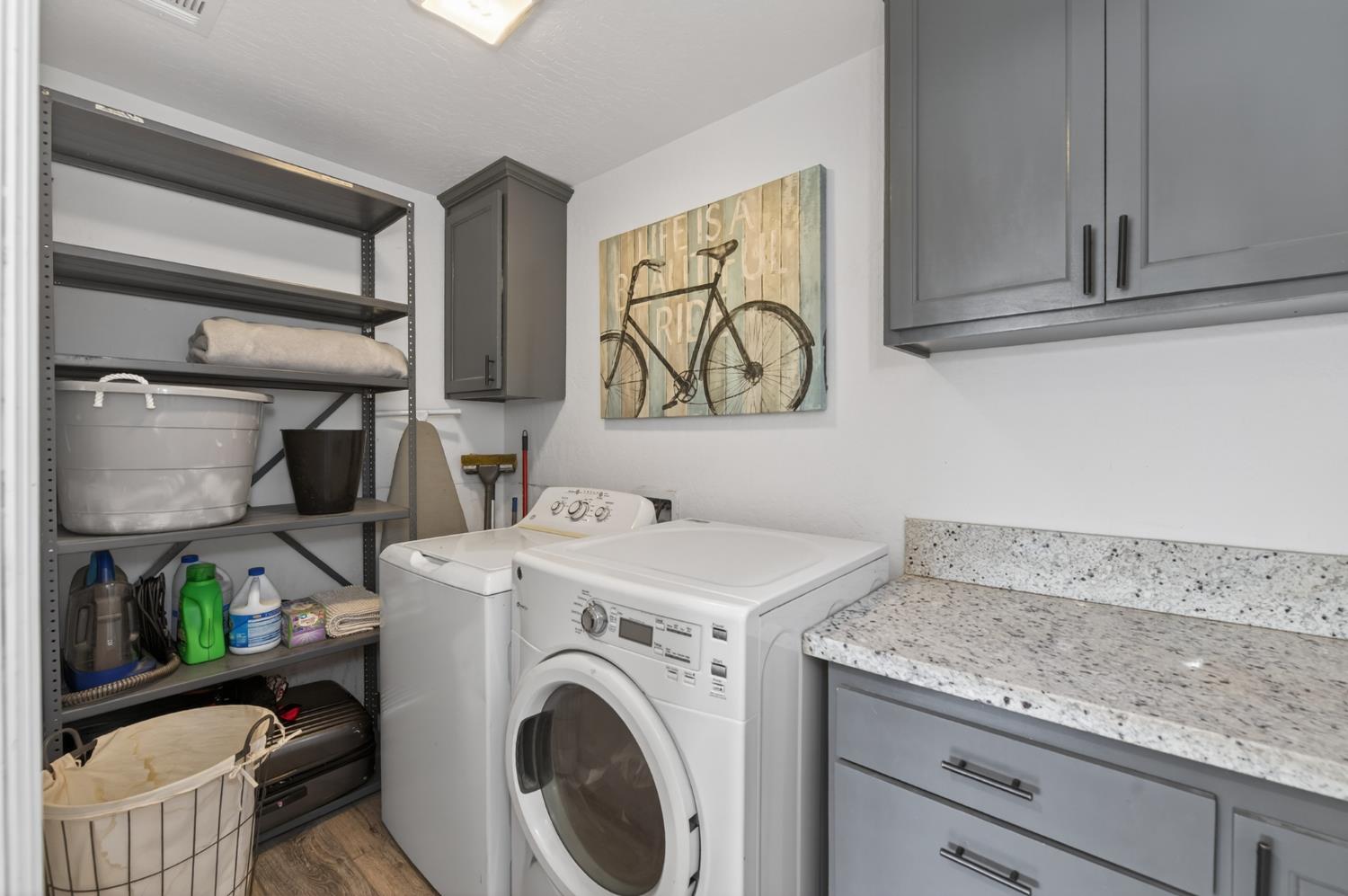 7767 Buckhorn Dr, Sanger, CA 93657