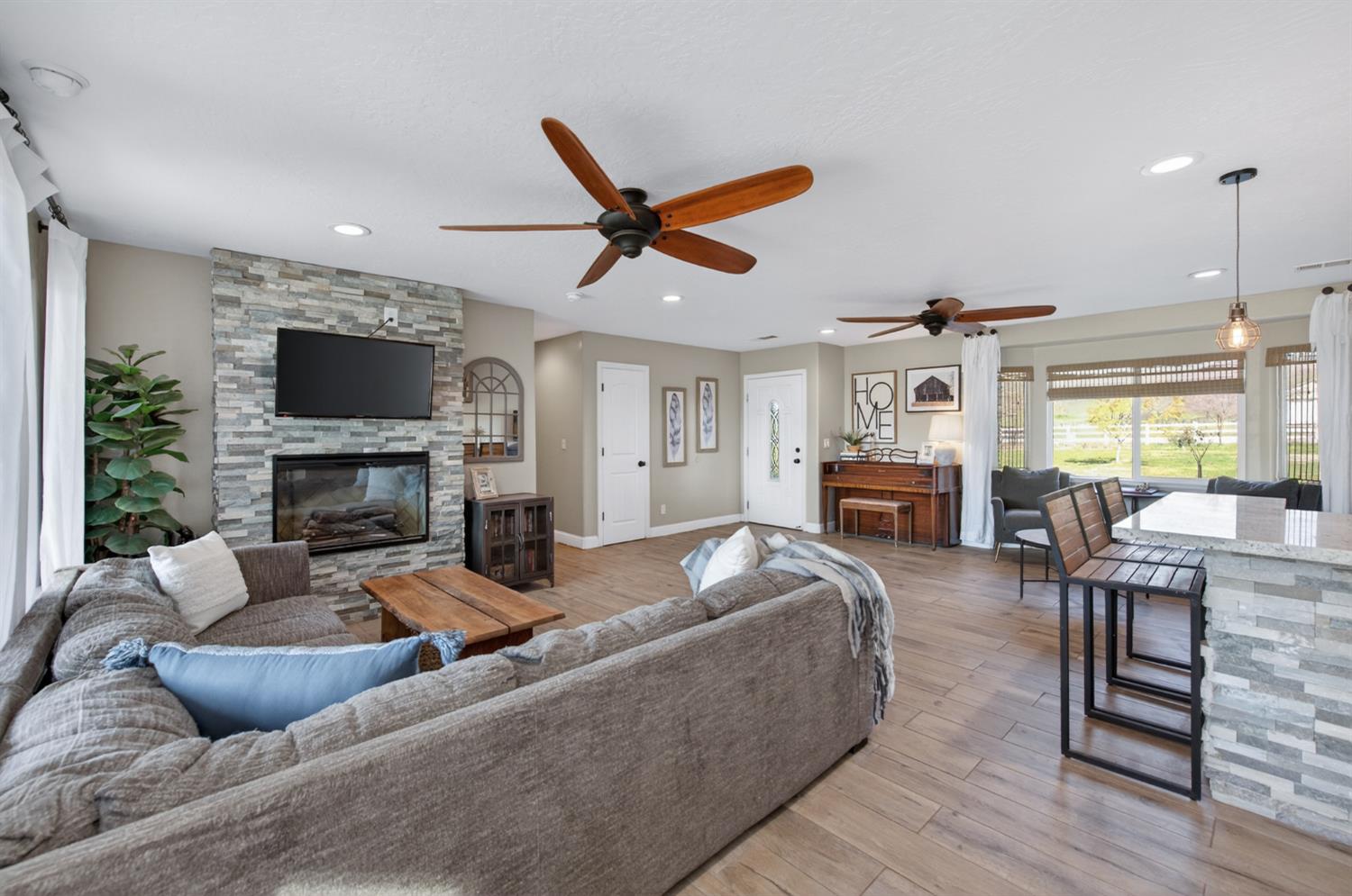 7767 Buckhorn Dr, Sanger, CA 93657