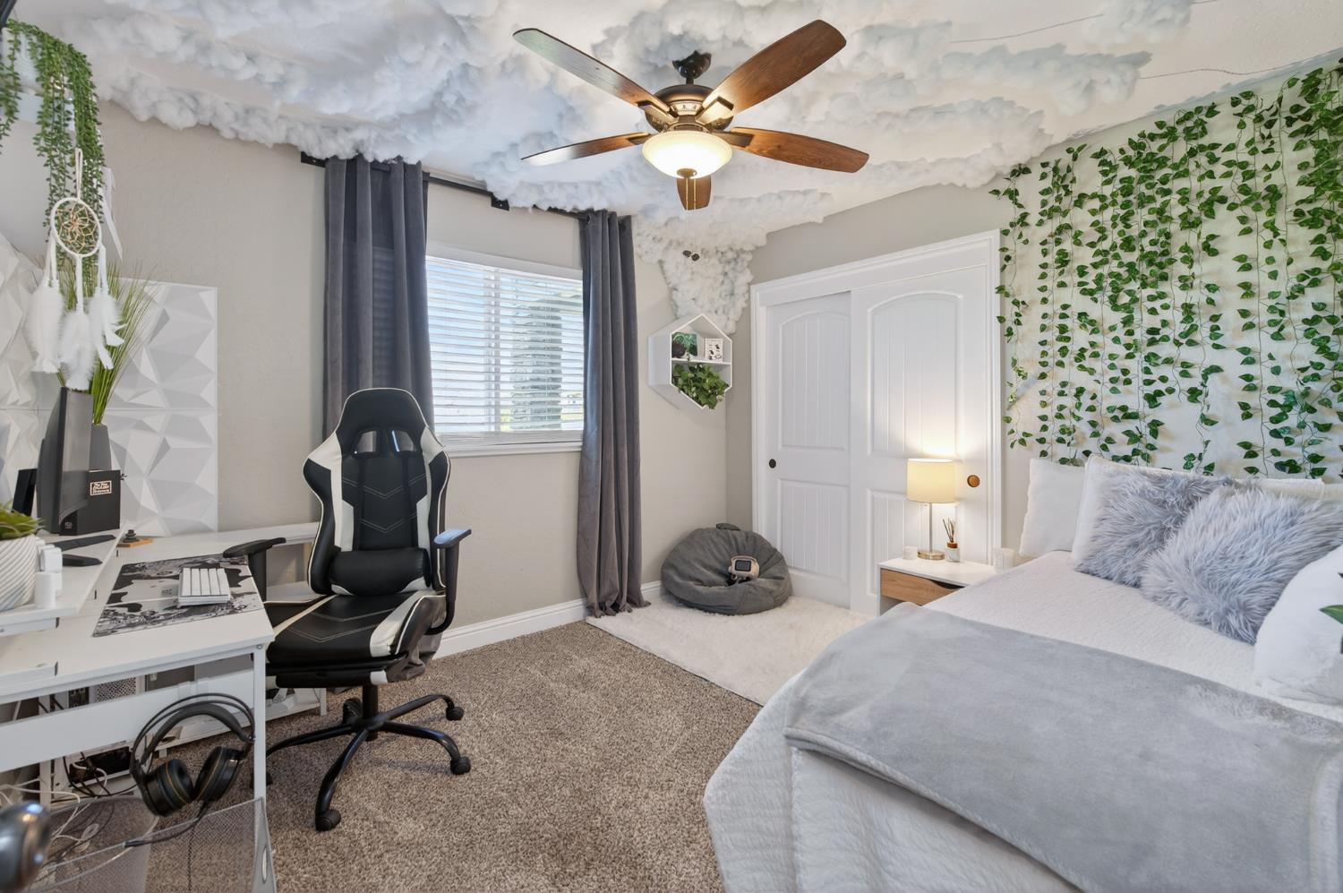 7767 Buckhorn Dr, Sanger, CA 93657