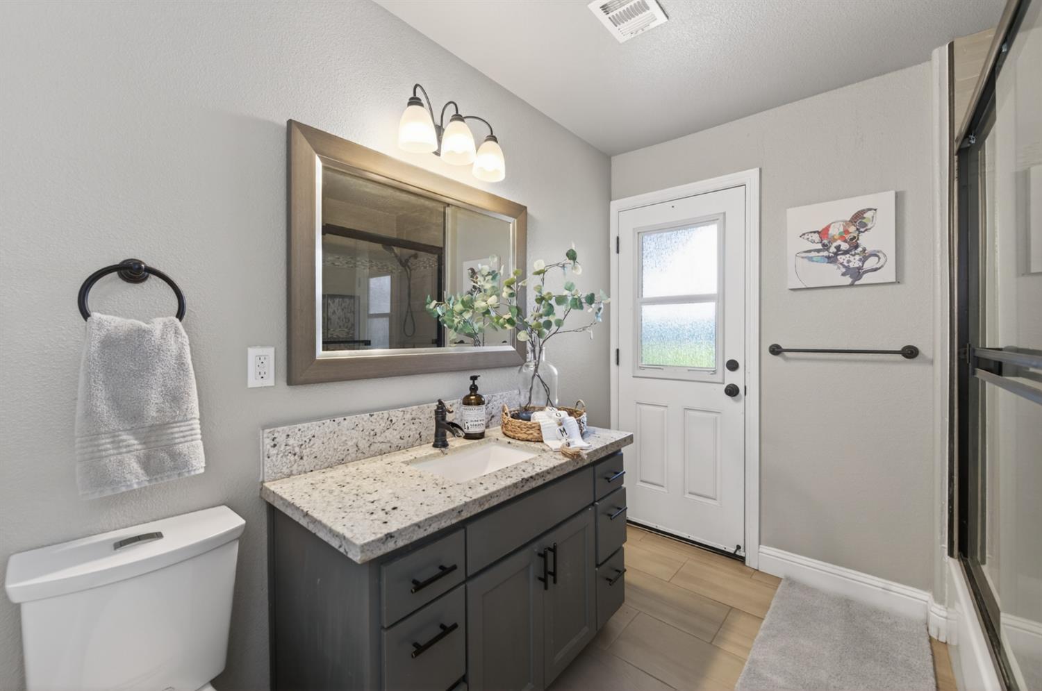 7767 Buckhorn Dr, Sanger, CA 93657