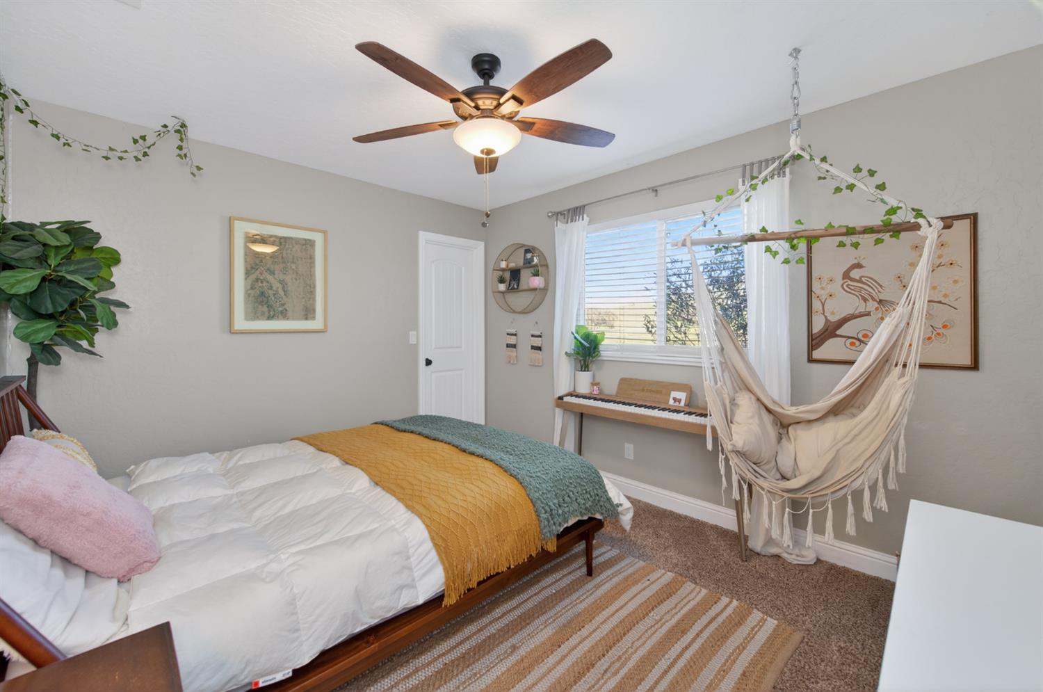 7767 Buckhorn Dr, Sanger, CA 93657