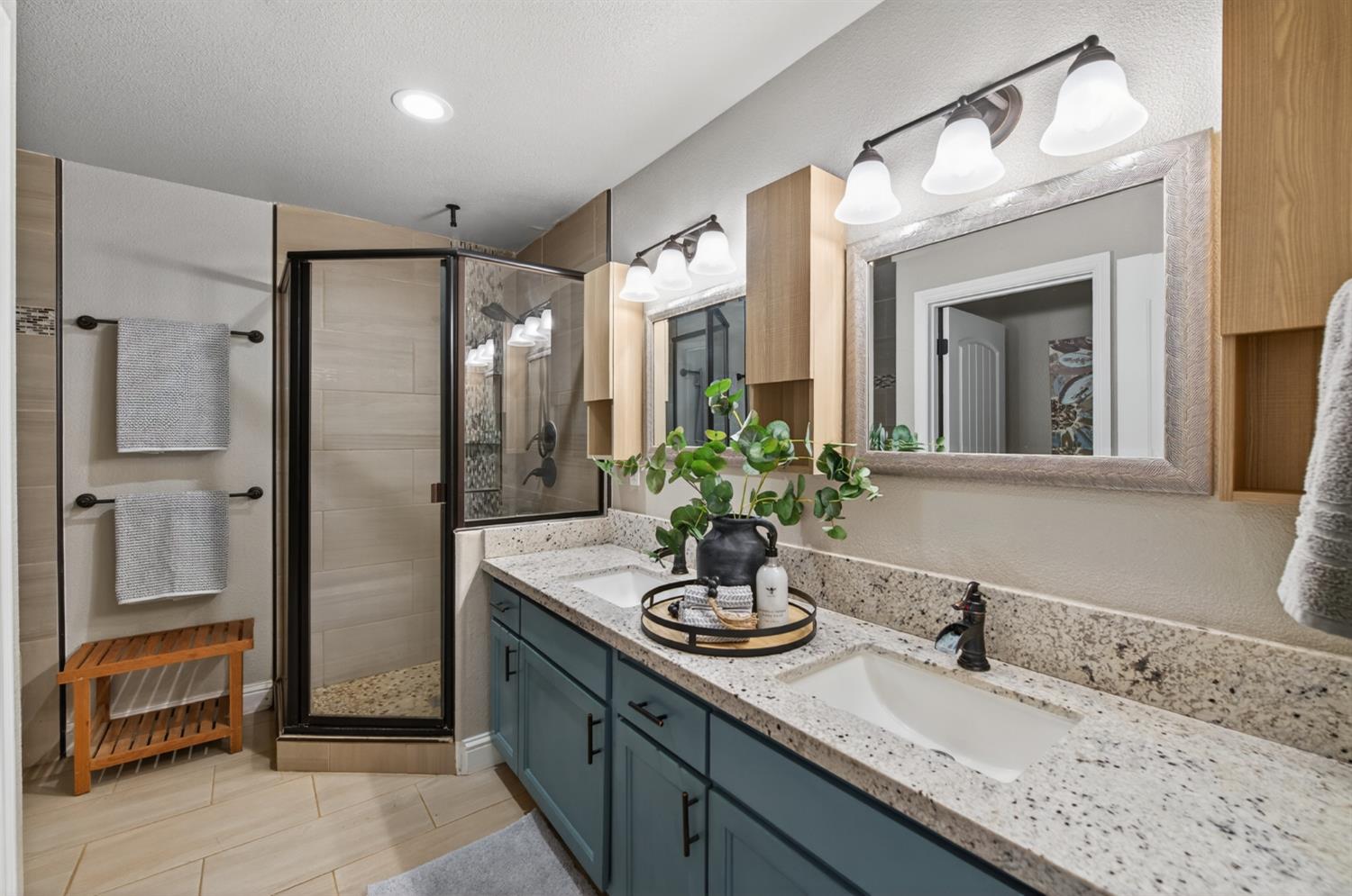 7767 Buckhorn Dr, Sanger, CA 93657