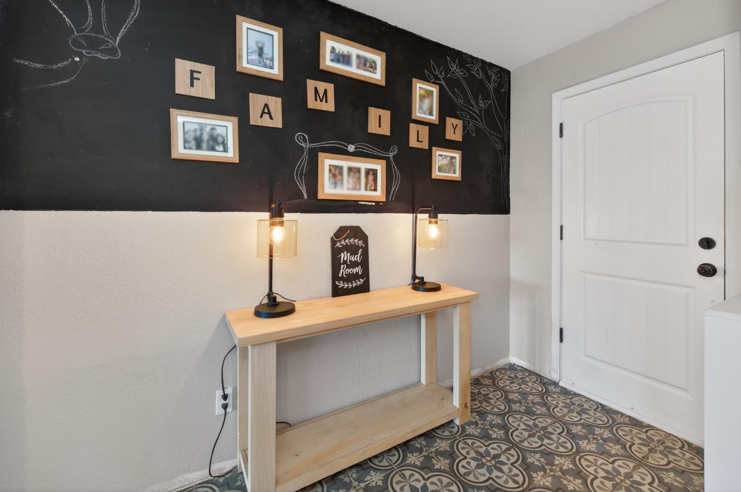 7767 Buckhorn Dr, Sanger, CA 93657