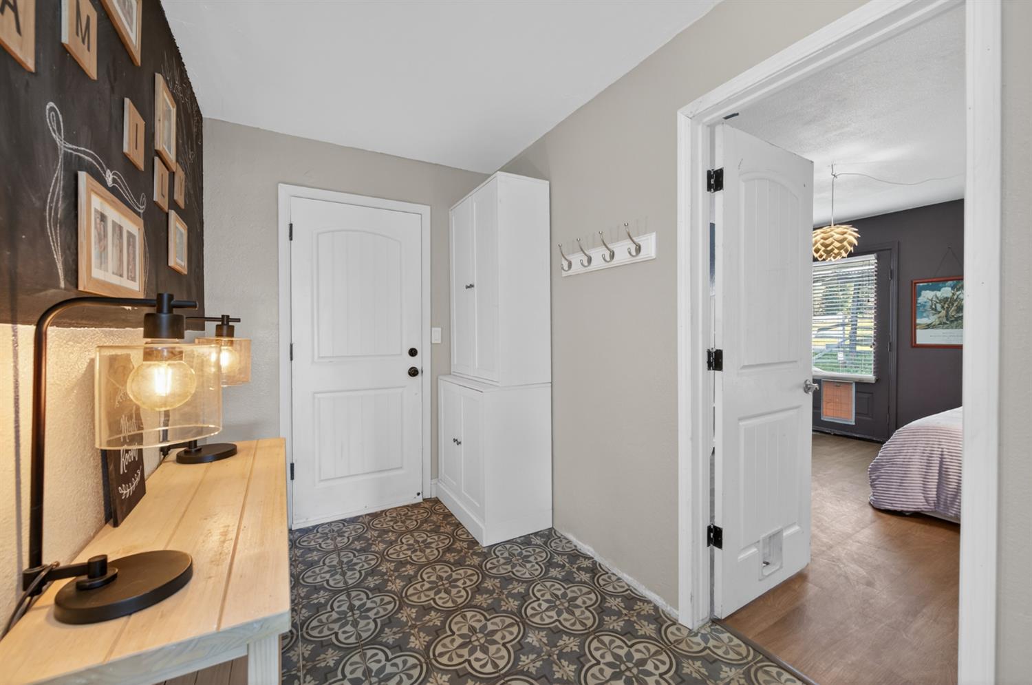 7767 Buckhorn Dr, Sanger, CA 93657