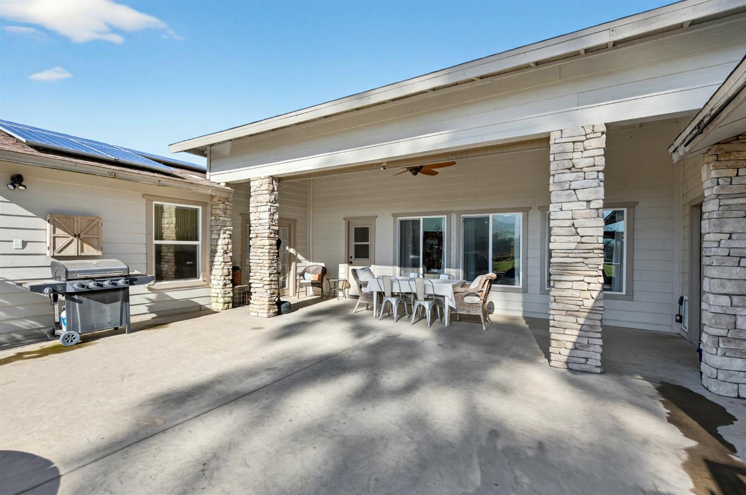 7767 Buckhorn Dr, Sanger, CA 93657