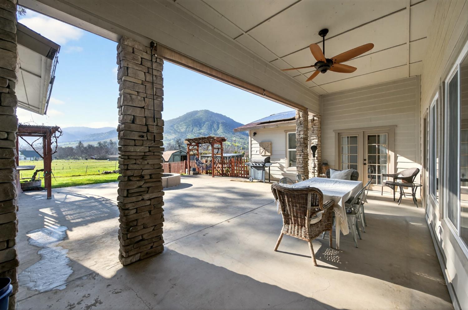 7767 Buckhorn Dr, Sanger, CA 93657