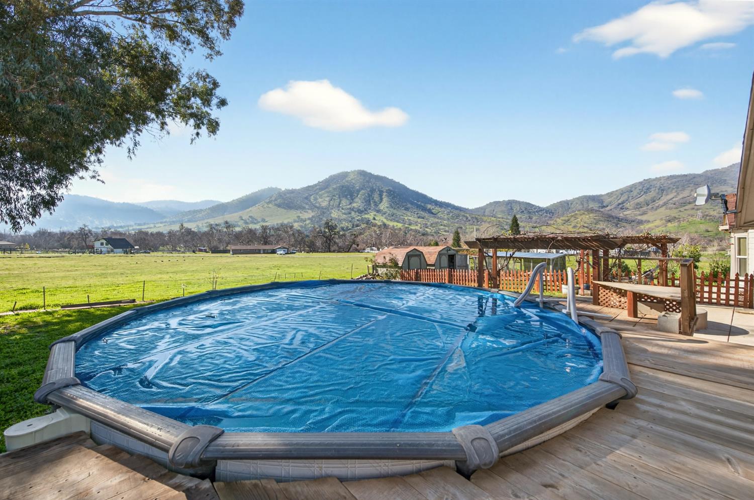 7767 Buckhorn Dr, Sanger, CA 93657