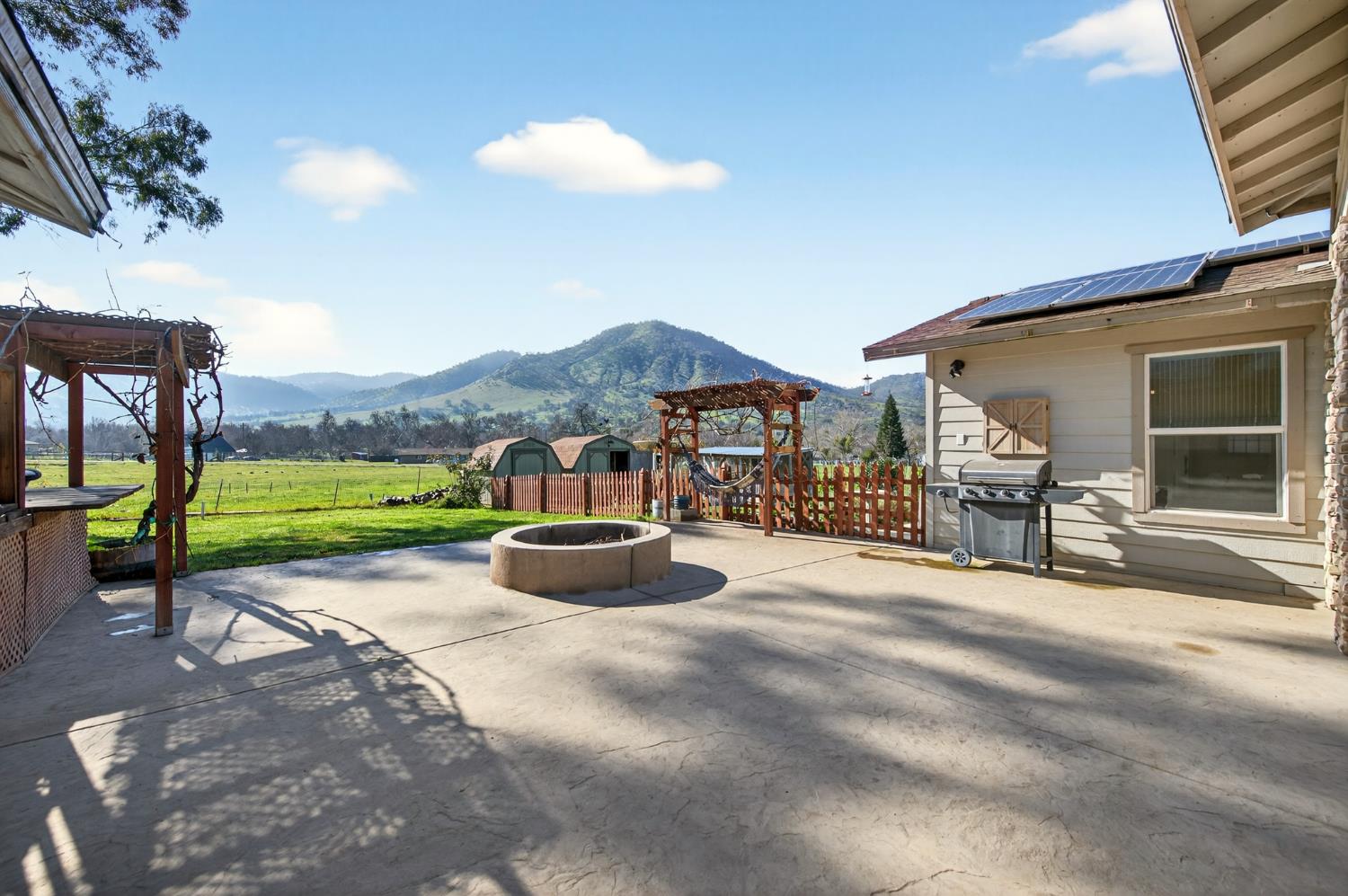 7767 Buckhorn Dr, Sanger, CA 93657